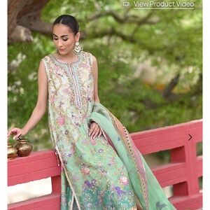 Pakistani designer Sania Maskatiya’s Elegant 3 piece Dress. S/M.